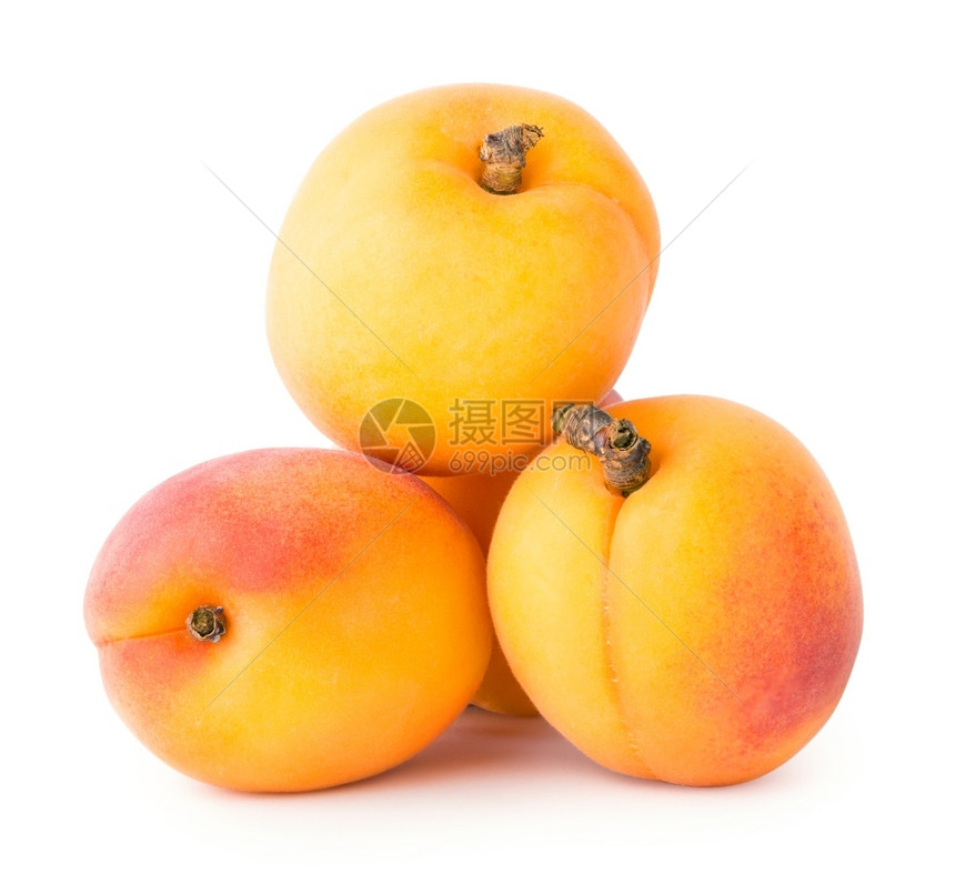 明亮的4个成熟杏子白底孤立于4个成熟的杏子夏天图片