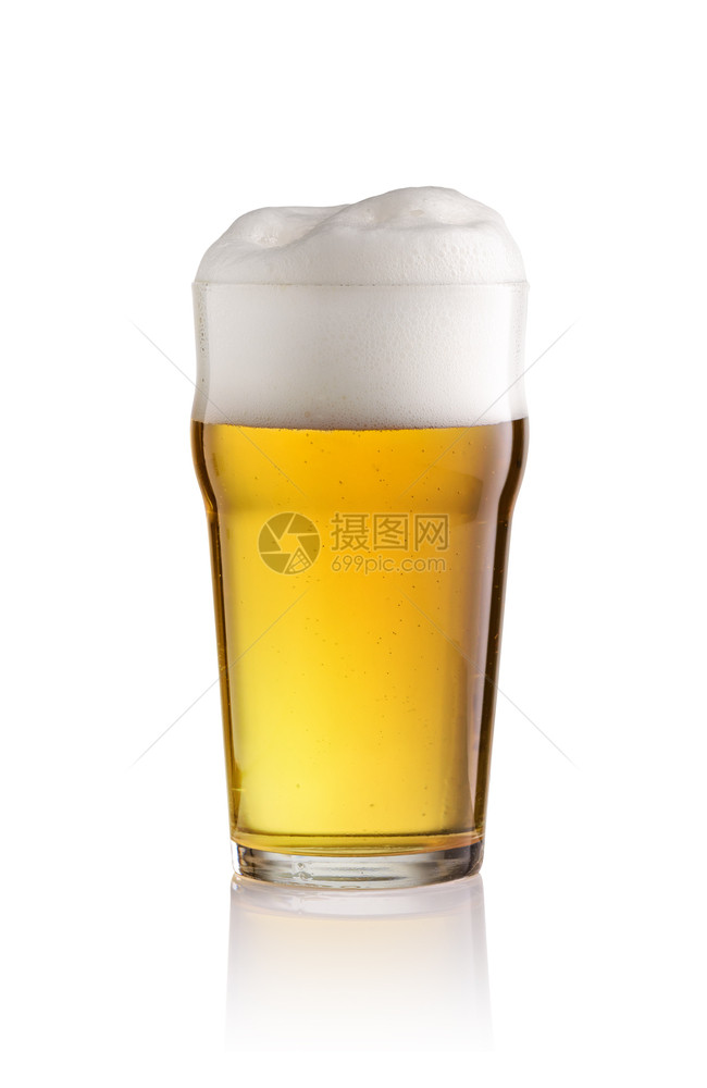 玻璃杯里的啤酒图片