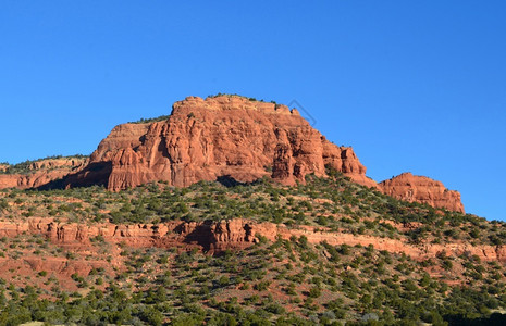 西多纳亚利桑那州蓝天下美丽的红岩蓝色假期乡村图片
