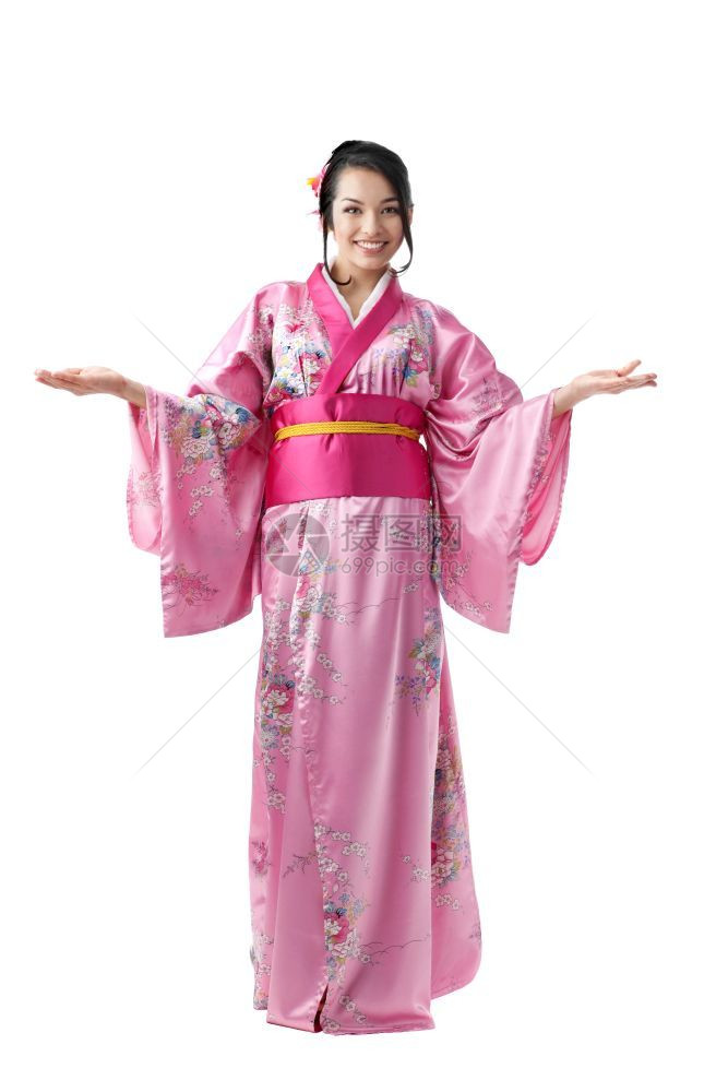 日本年轻女子穿着传统喜莫诺服装欢迎白背景的每个人满长的日本女青年穿着传统服饰和欢迎所有参加白背景活动的人亚洲诺维科夫一种图片