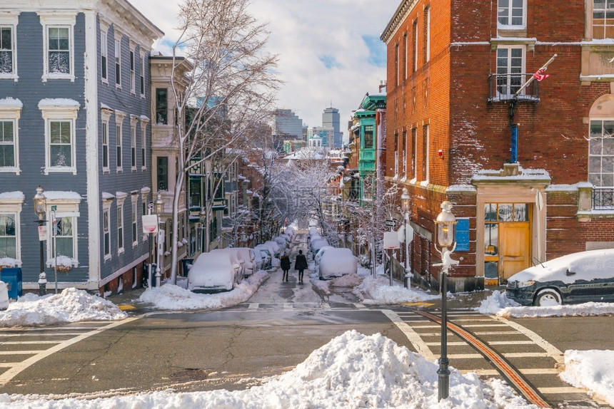 城市旅游在美国马萨诸塞州波士顿的暴风雪过后美国史无前例的BunkerHill地区建造图片