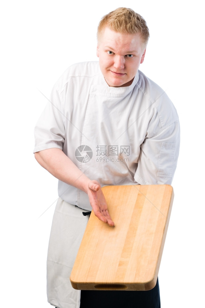 年轻厨师在砍板上展示一些东西垂直的白种人工具图片