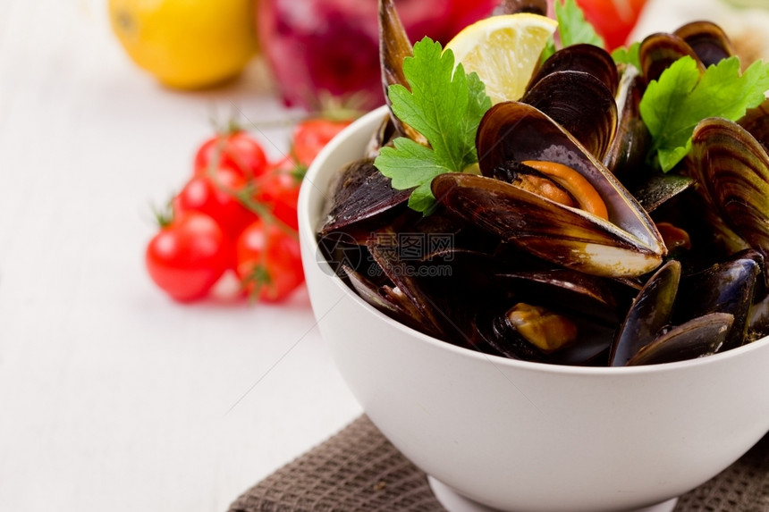 海鲜餐巾以贝和白葡萄酒制成的意大利美味菜鱼饮食图片