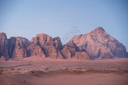 约旦瓦迪鲁姆的沙漠山亚洲旅游阿拉伯图片