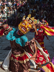 藏龙福地竹巴鼓戏服不丹王国ParoTsechu在ParoTsechu的面具舞蹈Tshechus是佛教Kagyu学校Drukpa教界的宗节背景
