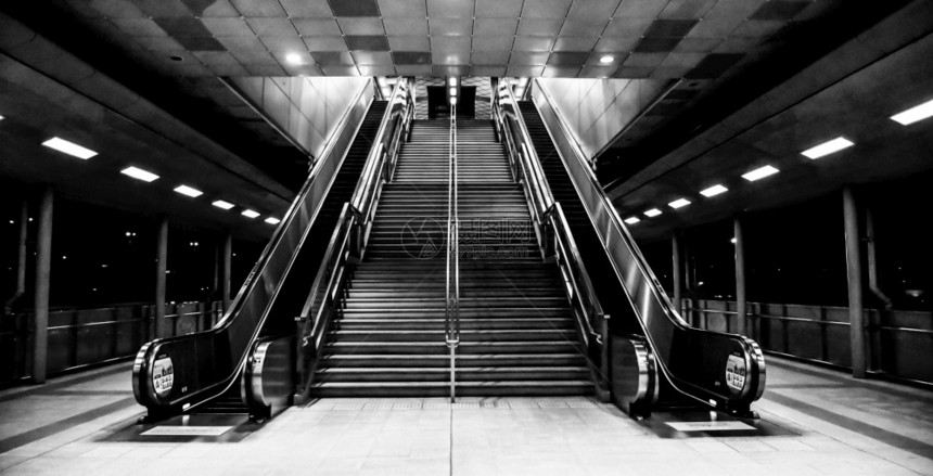地下运动天空火车站的楼梯厢和火站的楼梯城市图片