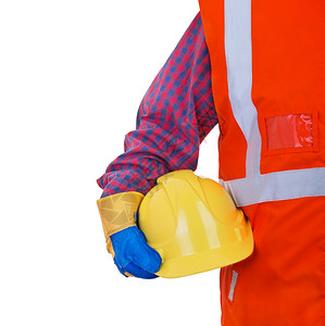 配饰黄色的穿橙背心白景上孤立黄头盔的安全保护工作设备操员建者图片