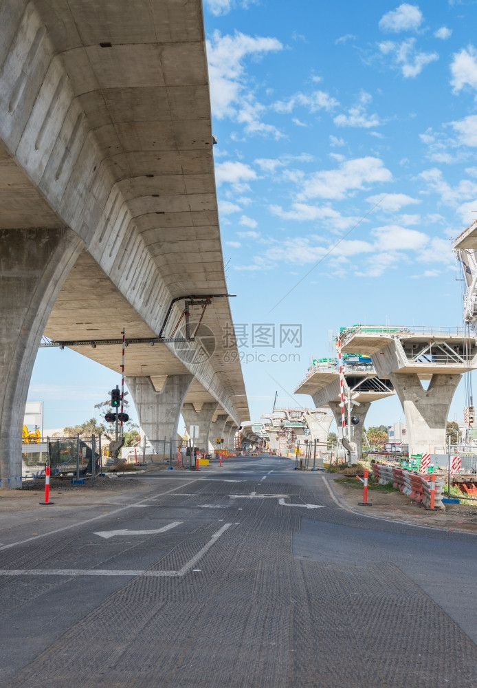 高速公路城市重建中道的支离破碎通道克罗波托夫图片