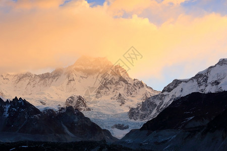 尼泊尔喜马拉雅山周奥宇日出首脑珠穆朗玛峰奥尤图片