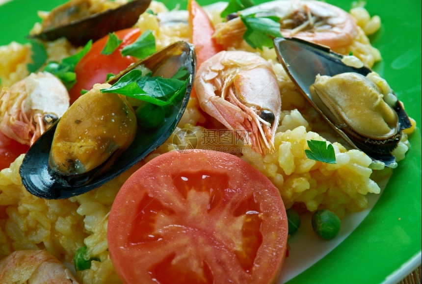 油炸以白米和海产食品制成的墨西哥传统菜盘拉通巴达latumbada香料海鲜图片
