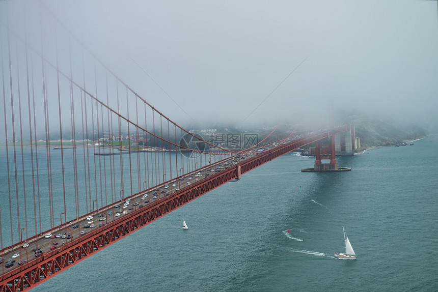 旅游天际线多雾路段金门大桥周围有雾旧金山图片