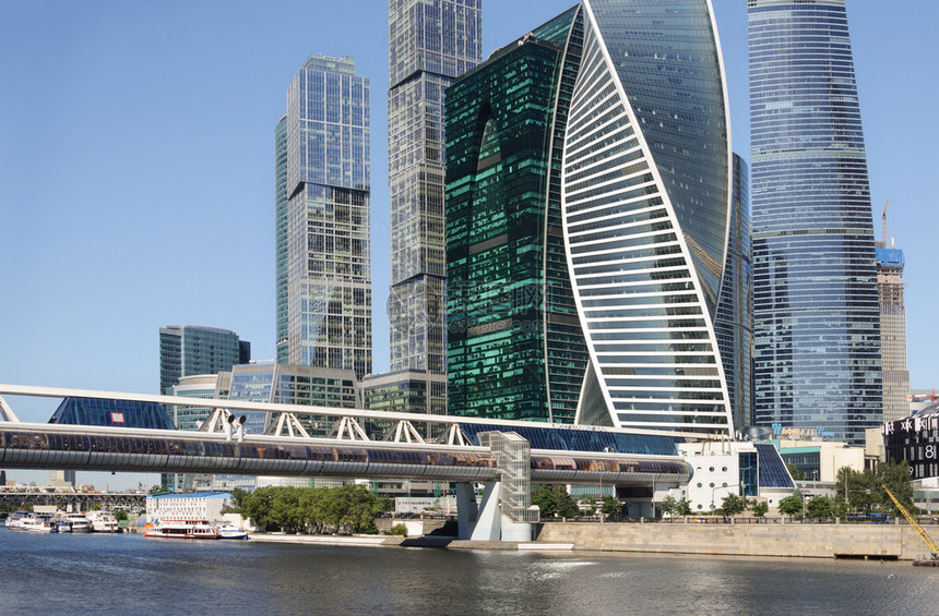 俄罗斯莫科市国际商业中心附近的莫斯科河市之间摩克瓦河莫科的划包桥穿过区城市的图片