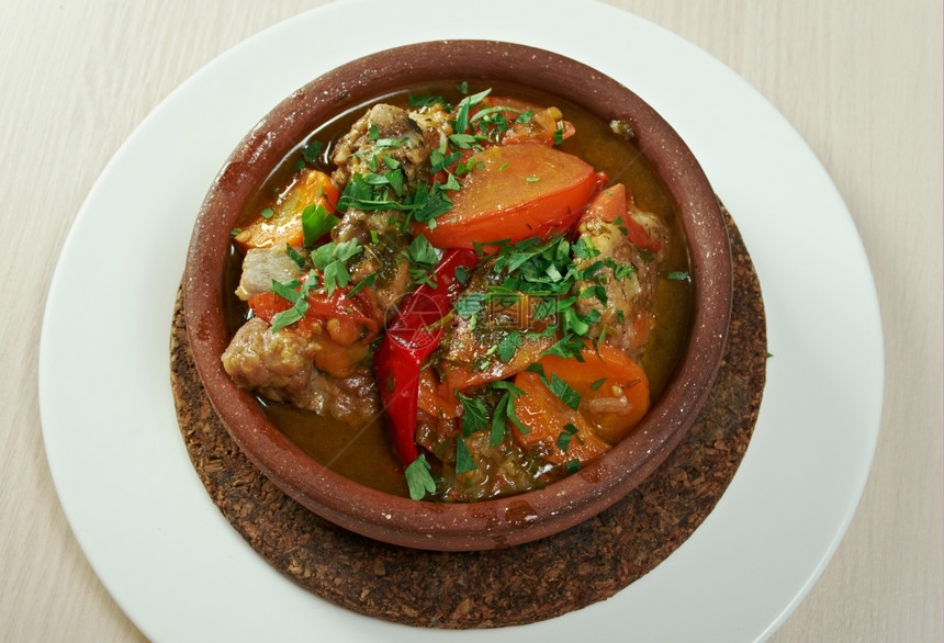 蔬菜绿色烹饪格鲁吉亚鸡肉传统食品土豆和洋葱加西红柿图片