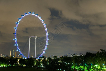 高的新加坡夜间传单在奇纳波尔市标志地旅行图片