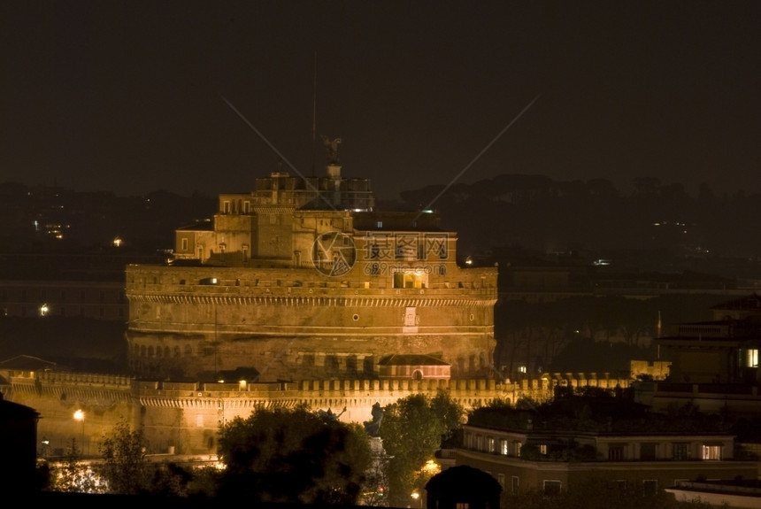 著名的Castel圣安吉洛夜里在罗马安杰洛桑特城市图片