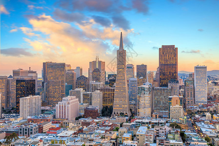 日落时旧金山市中心商业的美丽景色之中央加利福尼亚结构体建造高清图片素材