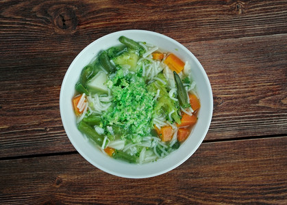 利蔬菜汤地中海豆类配有意大利面食和虫类的意大利汤蒜背景