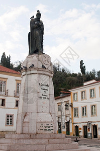 建筑学广场GualdimPais的铜像葡萄牙十七世纪托玛市创始人17世纪背部传统的背景图片