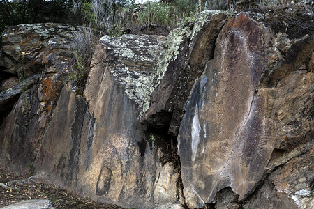 佩纳斯科萨世界福兹查看科阿谷许多史前岩石雕刻物之一的实际地点这是葡萄牙的一个露天古石化工高原位置旧石器时代背景