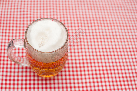 麦酒喝精红金汉桌布满杯啤酒加红金汉桌布图片
