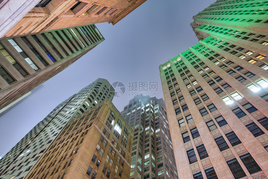 建筑物蓝色的商业旧金山市中心大楼的向上视图图片
