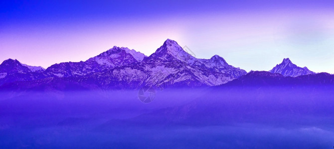 空气结石AnnapurnaSouthAnnapurnaRangeSunrisefromPoonHillViewPointGhor图片