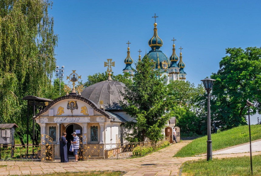 波迪尔目的地乌克兰基辅Detinets附近Myra圣尼古拉教堂在乌克兰基辅Myra圣尼古拉教堂一个阳光明媚的夏日教堂举行晴天图片