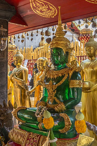 但实际上它吸烟神社泰国北部清迈附近DoiSuthep佛寺DaiSuthep佛寺的翡翠神庙寺经常被称为DoiSuthep尽管这是它所位于的山名字背景