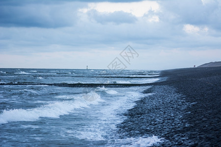 海与荷兰的断裂水相交合浪潮岩石海洋图片