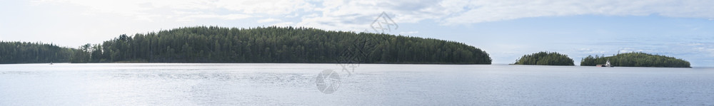 蓝色的湖边群岛全景图旅行森林图片