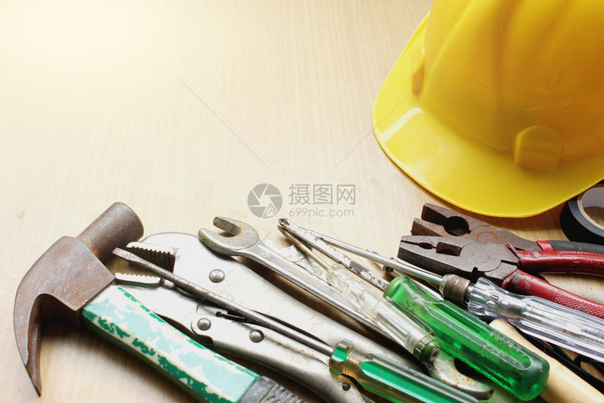 工业的安全帽维修和建筑工具设备用于修理和建造为了图片