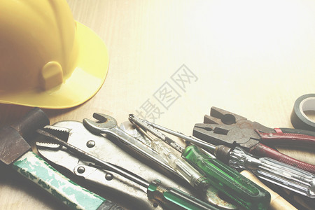 维修和建筑工具设备用于修理和建造行业放钳图片