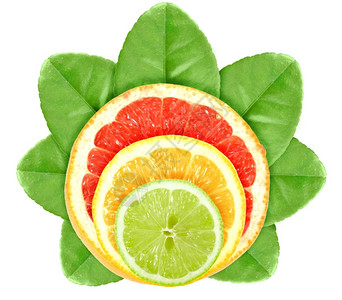 热带简单绿叶上的一套交叉柑橘水果在白色背景上孤立的近距离摄影棚作品甜的背景图片