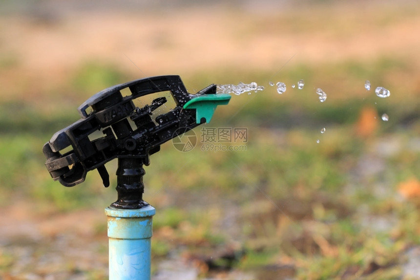 淋浴或者花园灌溉系统或喷水洒器管道图片