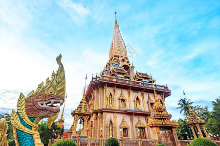建筑学查龙寺普吉岛泰国宗教蓝色的高清图片