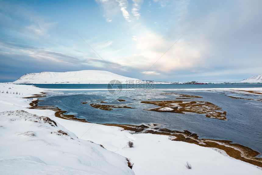 峡湾顶峰冰雪覆盖的山冰岛冬季的Hvalfjordur展望冰岛206年海洋图片