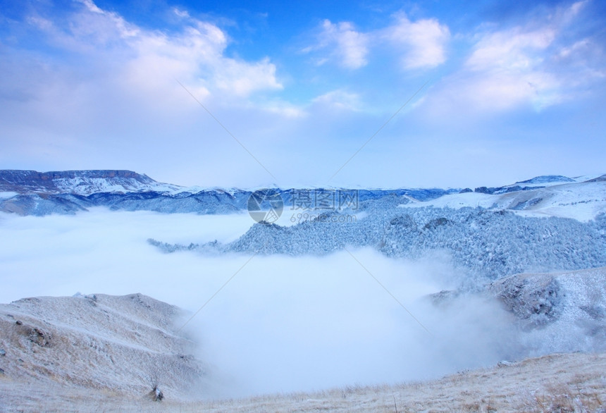 旅游厄尔布鲁士脊俄罗斯北高加索山脉的日落亚历杭德罗州北高加索图片