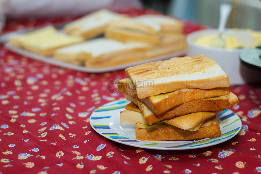 营养丰富桌子季节早上烤面包软焦点图片