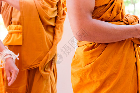 宗教的佛和尚黄袍佛教和尚的紧贴颜色质地图片