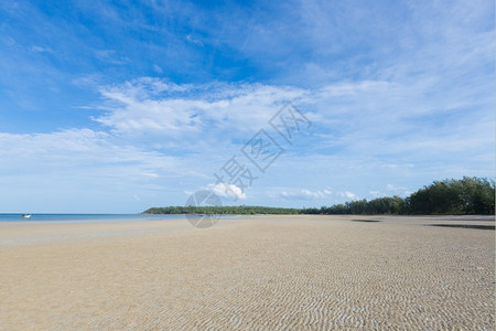 海浪夏天泰国清空和水晶体清澈域泰国海洋图片