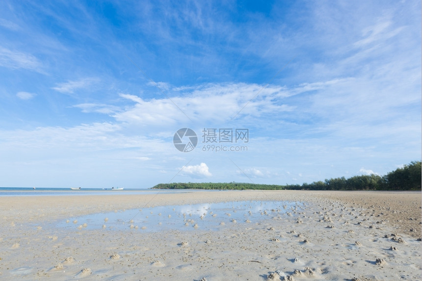 白色的景观假期泰国海清空天和水晶体清澈域泰国海图片