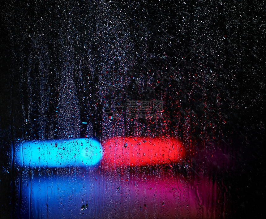 窗口和水滴背景雨和黑暗主题的紧急灯光抽象窗户透明图片