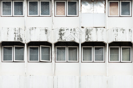 公寓泰国城市的旧白色建筑泰国城窗户抽象的图片