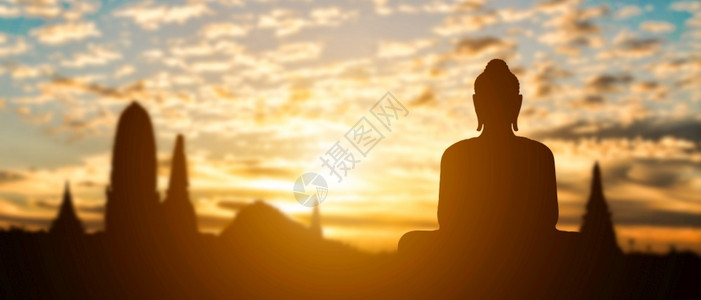 日出金殿夕阳落背景的佛像月光在泰国旅游景点行佛教图片