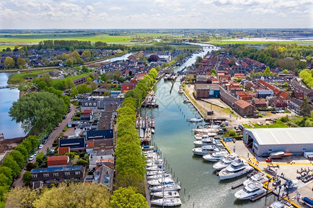遗产荷兰语Muiden市的空中飞机行景观图片