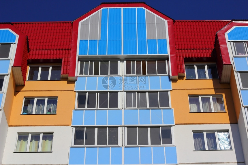 人居住的高楼对着蓝天公寓生活技术图片