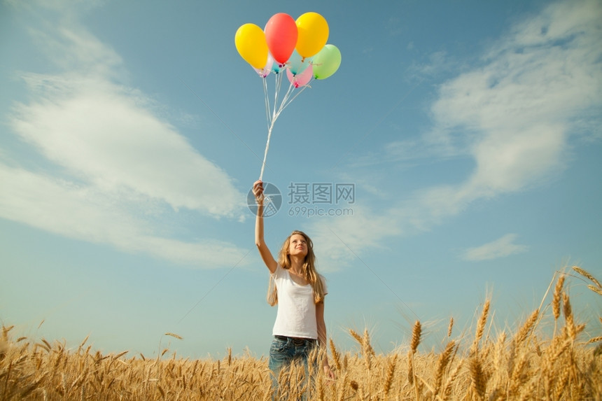 小麦田的少女阳光明日有气球选择2013晴天自由图片