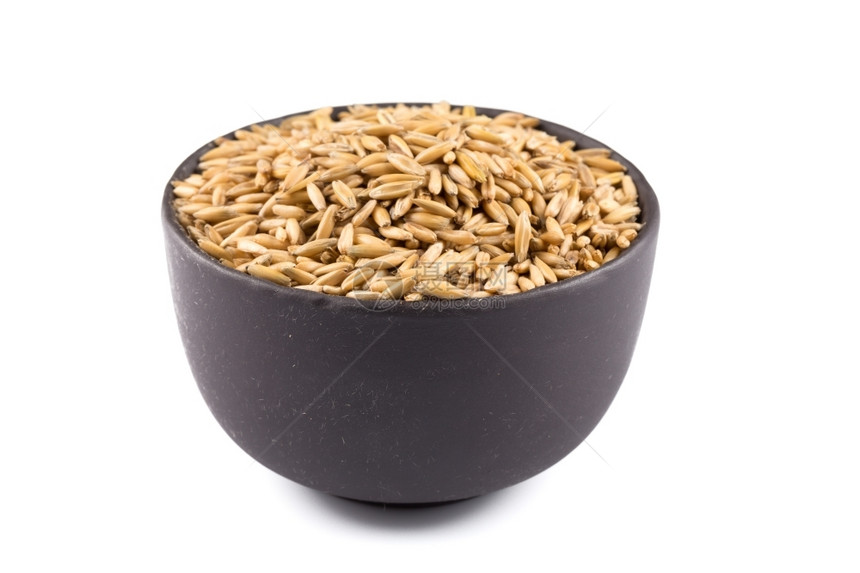小麦在白色背景上分离的有机燕麦碗健康结石图片