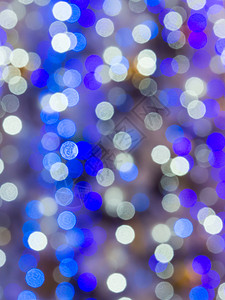 魔法圣诞树灯光明亮的蓝色bokeh圣诞节辉光图片