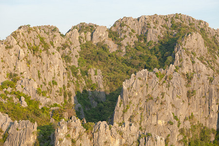 环境蓝色的KhaoSamRoiYot公园山区泰国爬坡道图片